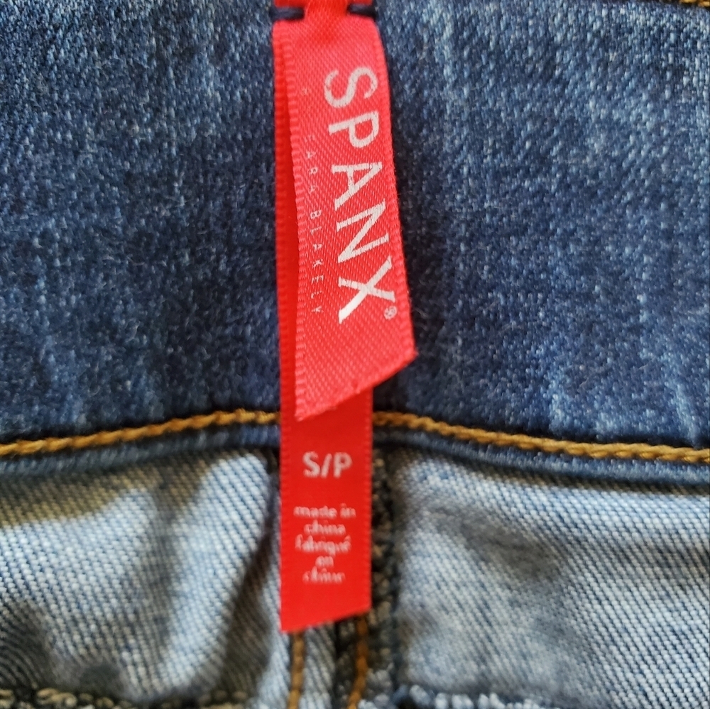 Spanx Pull On Denim with raw hems.  Size Small - Picture 4 of 5